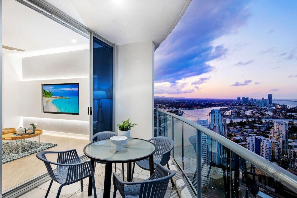 Chevron Renaissance 3 Bedroom - Sub Penthouse — photo 26
