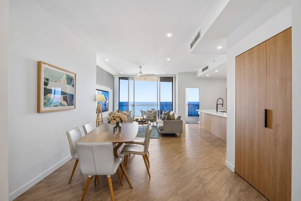 Chevron Renaissance 3 Bedroom - Sub Penthouse — photo 12