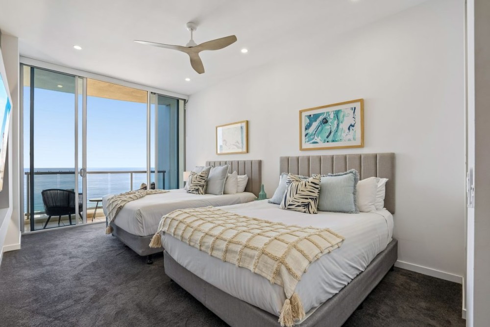 Chevron Renaissance 3 Bedroom - Sub Penthouse — photo 16