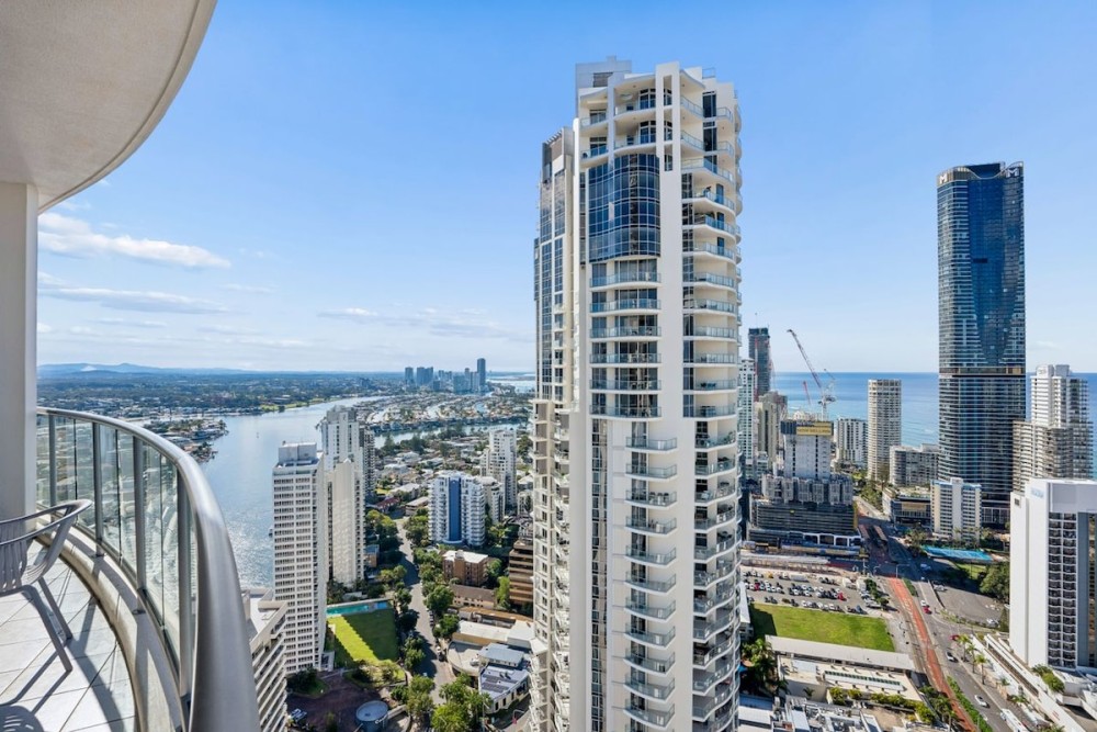 Chevron Renaissance 3 Bedroom - Sub Penthouse — photo 24