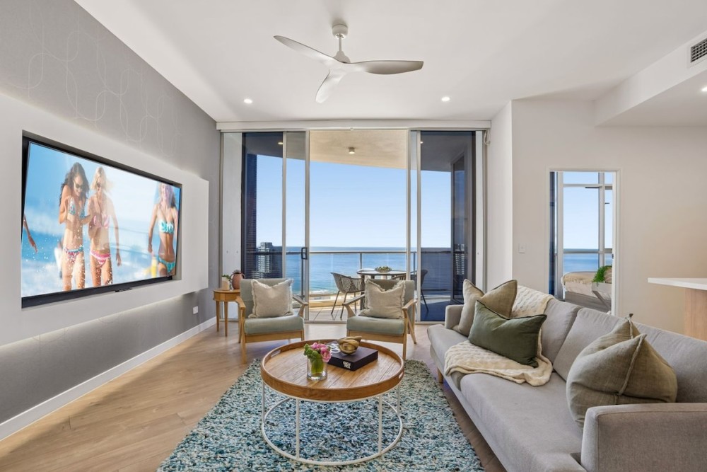 Chevron Renaissance 3 Bedroom - Sub Penthouse — photo 2