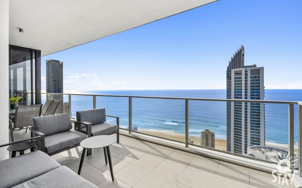 Circle on Cavill 4 Bedroom Stunning Sub Penthouse — photo 24