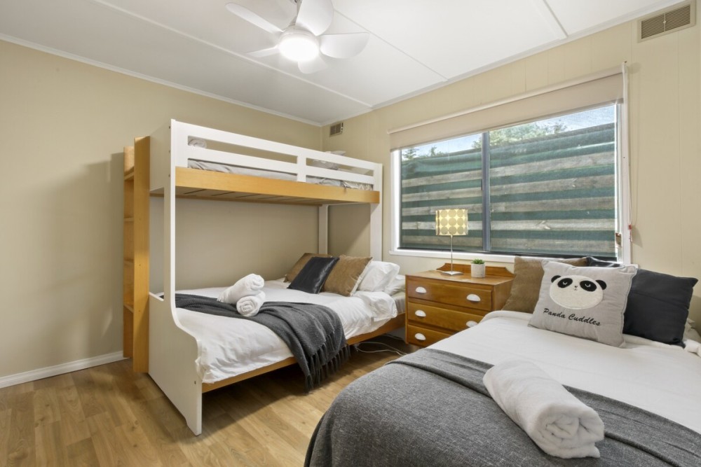 Perfect Lake Getaway · 2-Bed Metung Flat (4) — photo 9
