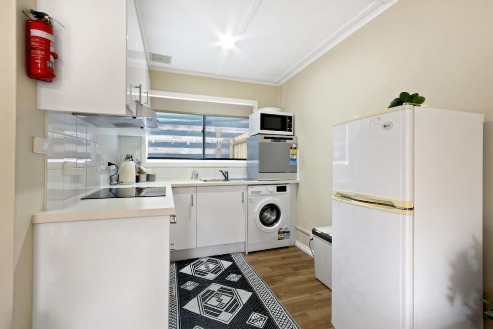 Perfect Lake Getaway · 2-Bed Metung Flat (4) — photo 6