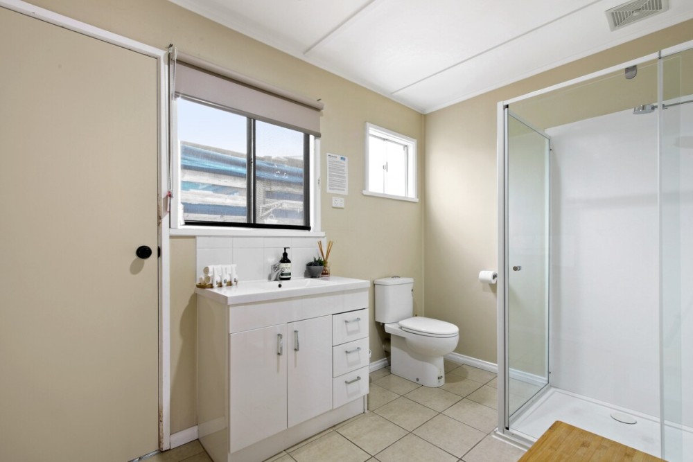 Perfect Lake Getaway · 2-Bed Metung Flat (4) — photo 10