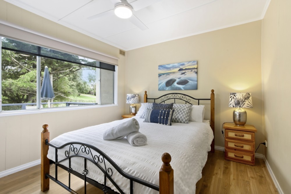 Perfect Lake Getaway · 2-Bed Metung Flat (4) — photo 8