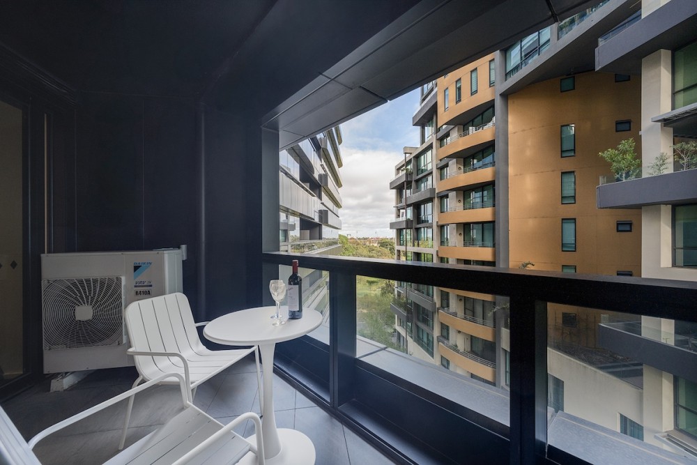 LaneStay - Contemporary Living, Pool, Gym, Parking — photo 14