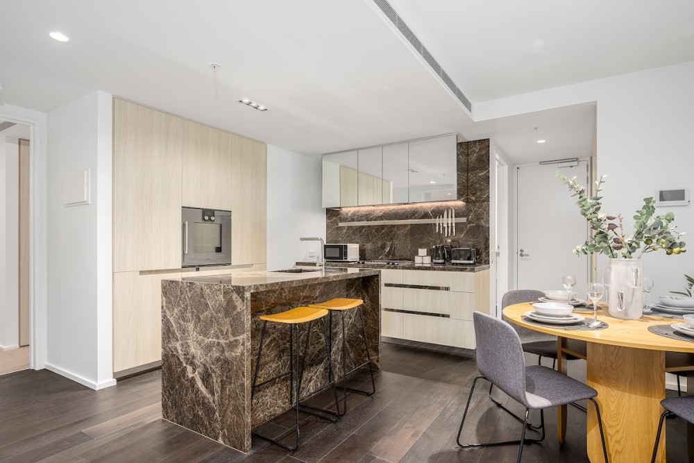LaneStay - Contemporary Living, Pool, Gym, Parking — photo 5