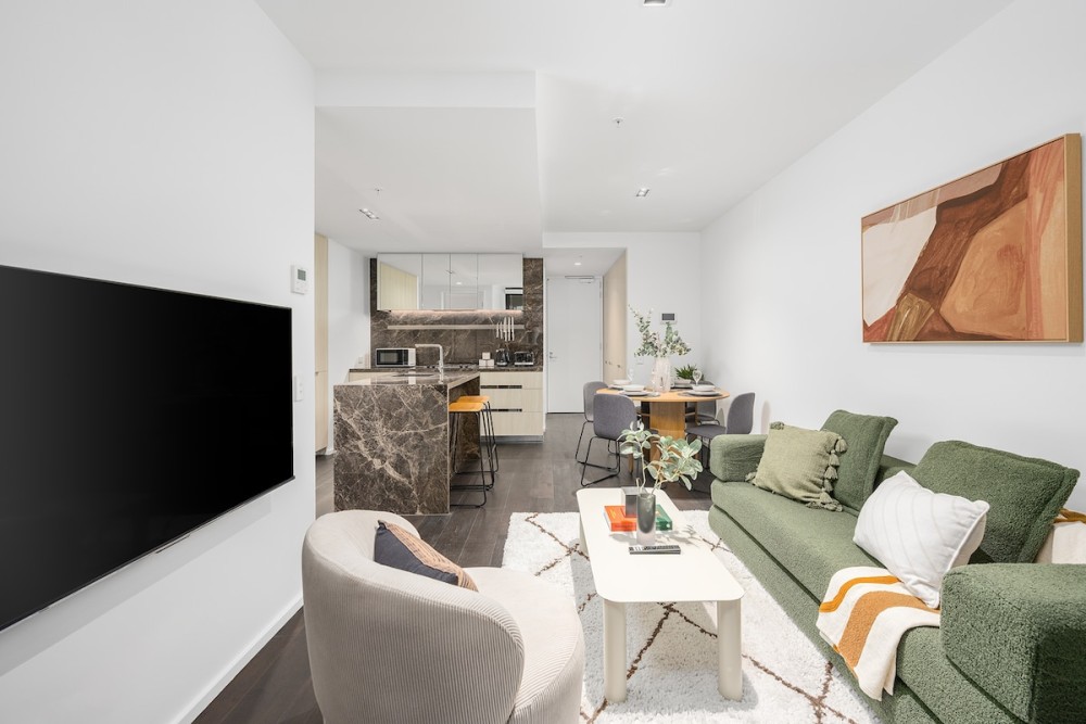 LaneStay - Contemporary Living, Pool, Gym, Parking — photo 3