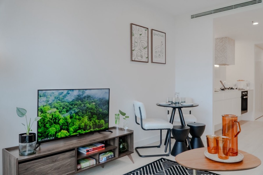 The Elegant Green Suite - City & Albert Park View — photo 11