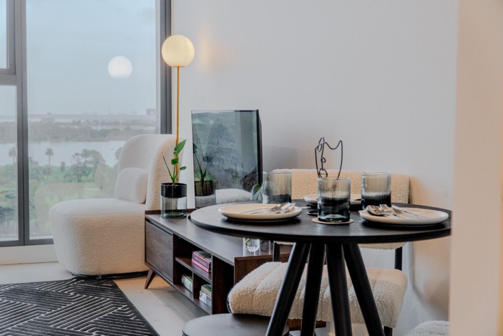 The Elegant Green Suite - City & Albert Park View — photo 10