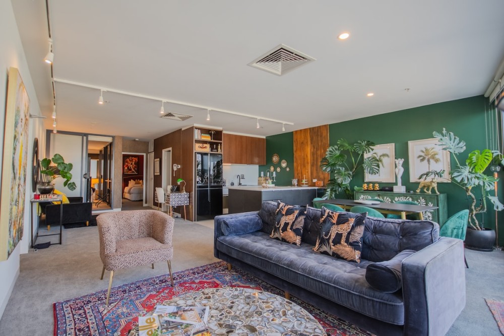 Safari in City, 2BR Penthouse with Patio & Spa — photo 4