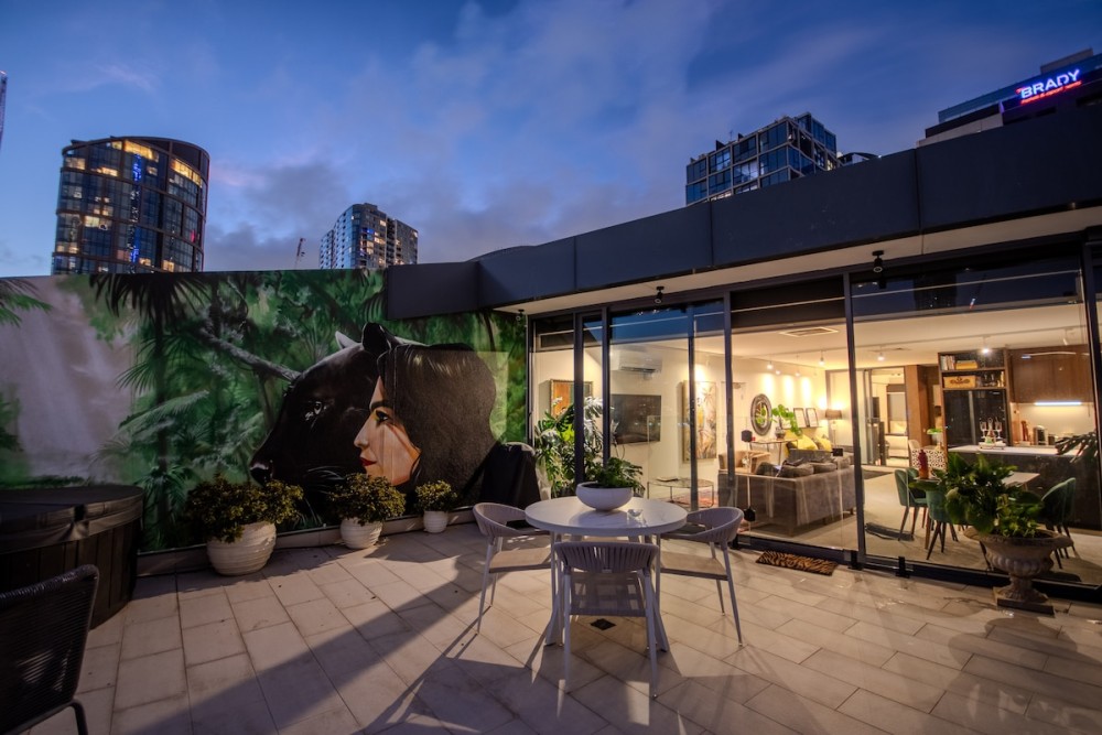 Safari in City, 2BR Penthouse with Patio & Spa — photo 32