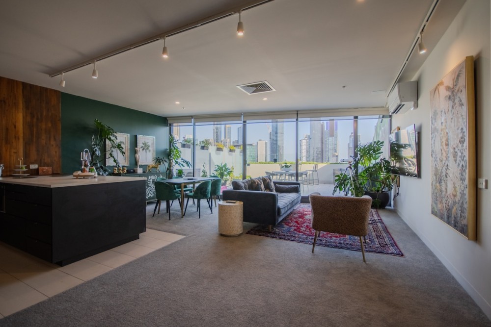 Safari in City, 2BR Penthouse with Patio & Spa — photo 2
