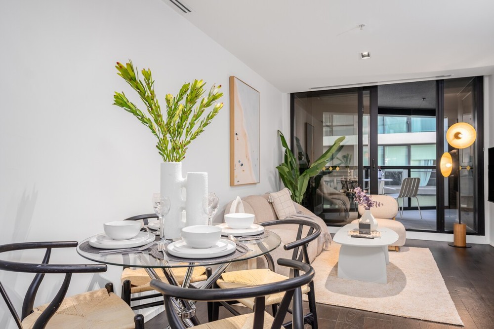 LaneStay - Lakeside Luxury with Pool, Gym, Parking — photo 6