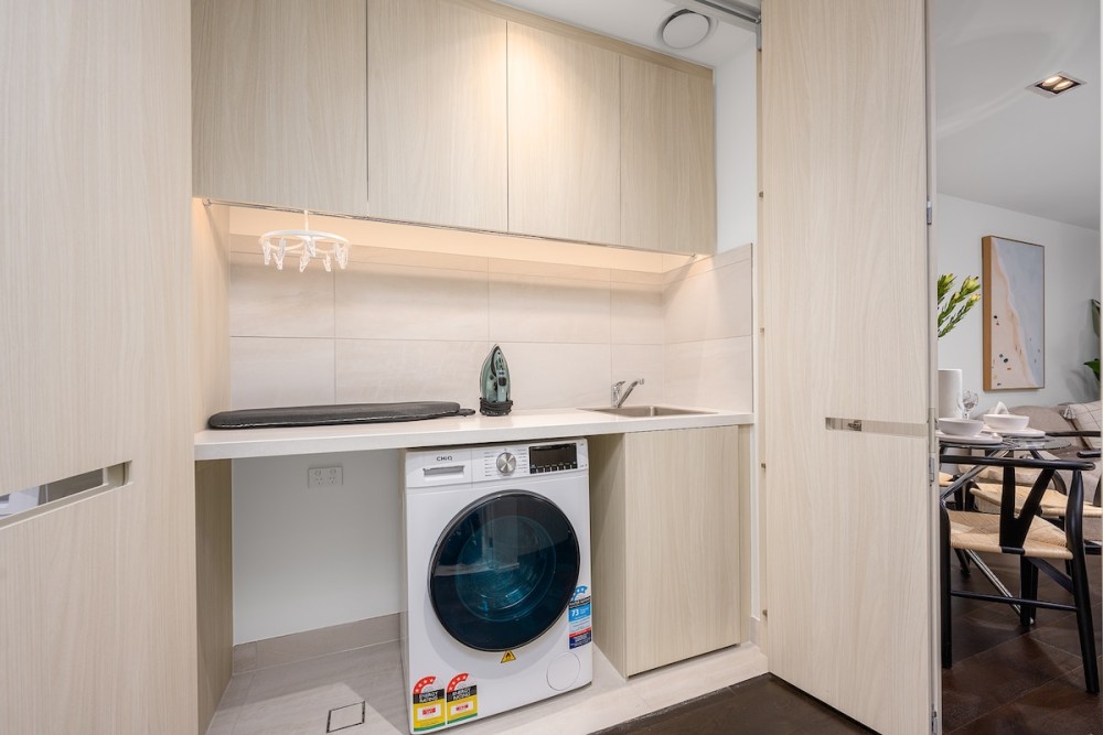 LaneStay - Lakeside Luxury with Pool, Gym, Parking — photo 15