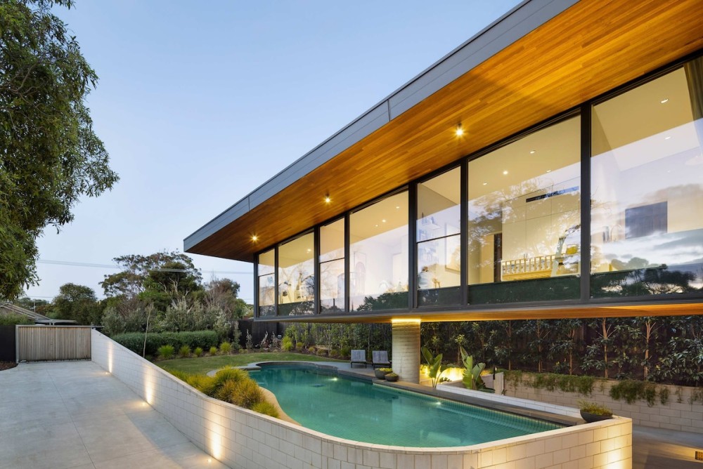 Lumiere - Gas Heated Pool & Stroll to Beach — photo 1