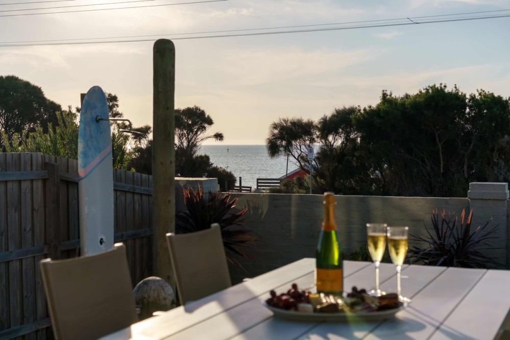 Shoreline Sanctuary - Bay Views, Spa, Tennis Court — photo 1