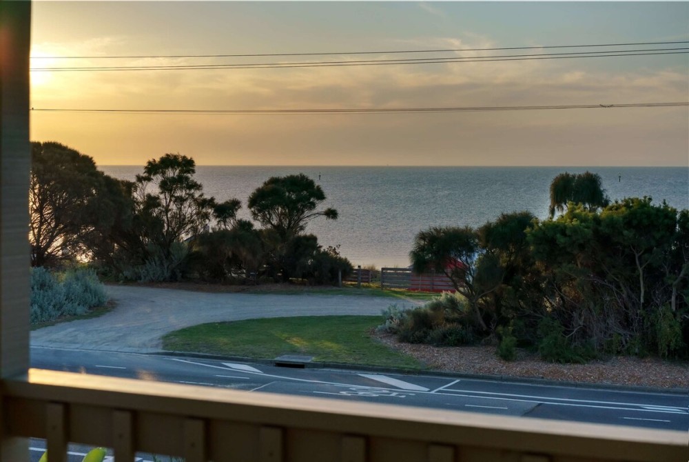 Shoreline Sanctuary - Bay Views, Spa, Tennis Court — photo 9