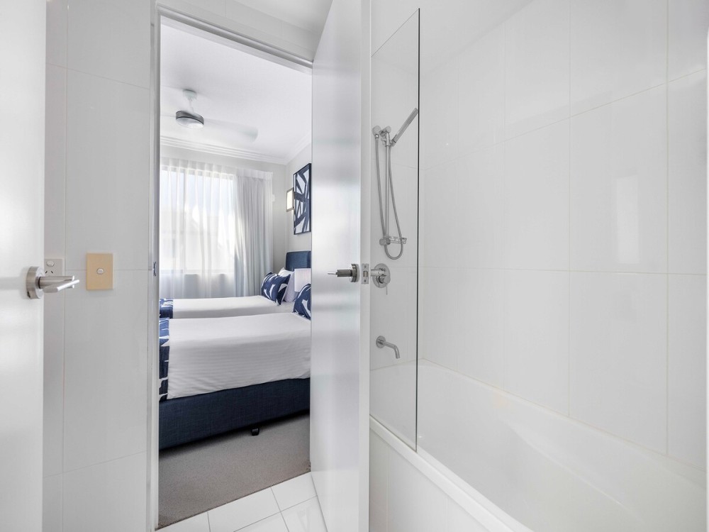 2 Bedroom Urban Retreat at Beach on Sixth — photo 12