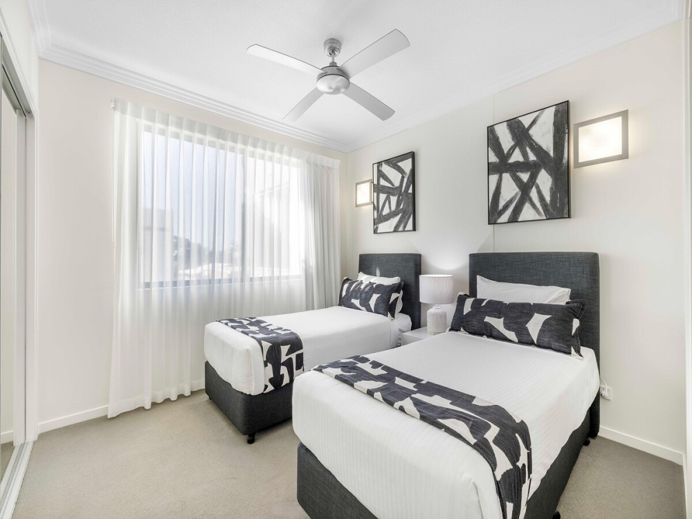 2 Bedroom Urban Retreat at Beach on Sixth — photo 13
