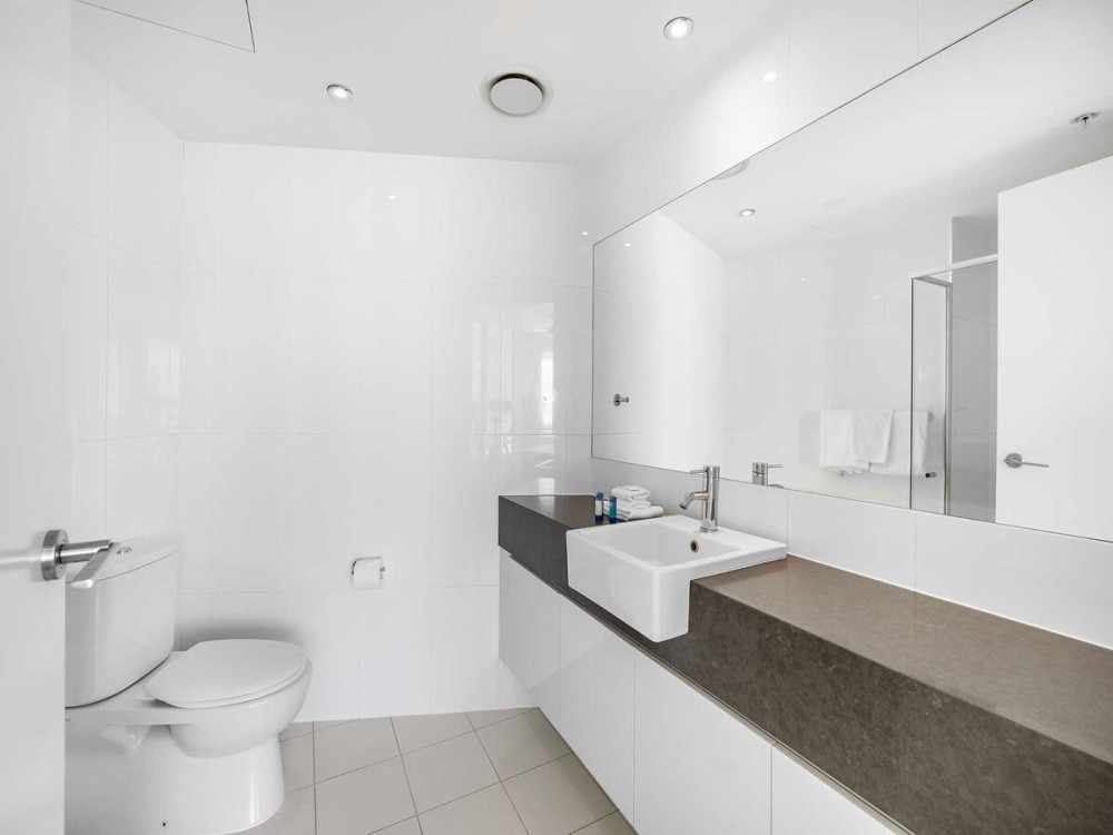 2 Bedroom Urban Retreat at Beach on Sixth — photo 5