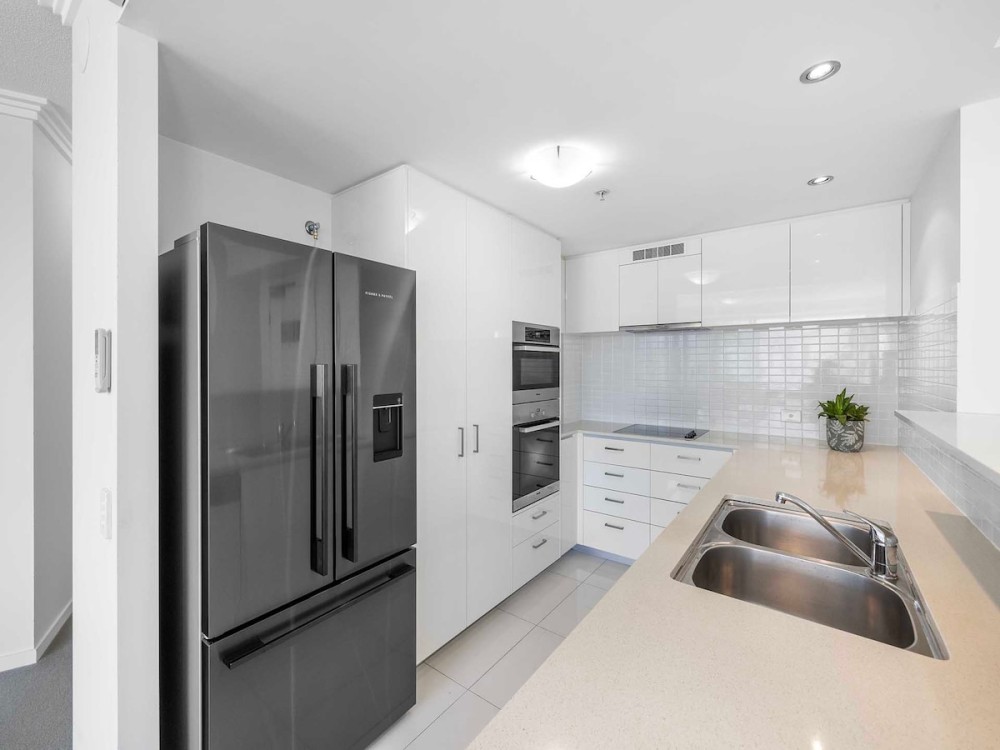 2 Bedroom Urban Retreat at Beach on Sixth — photo 7