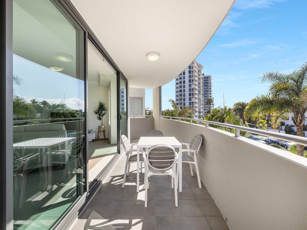 2 Bedroom Urban Retreat at Beach on Sixth — photo 10