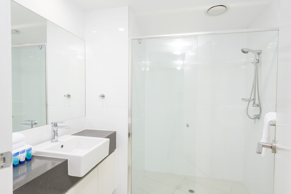 2 Bedroom Urban Retreat at Beach on Sixth — photo 9