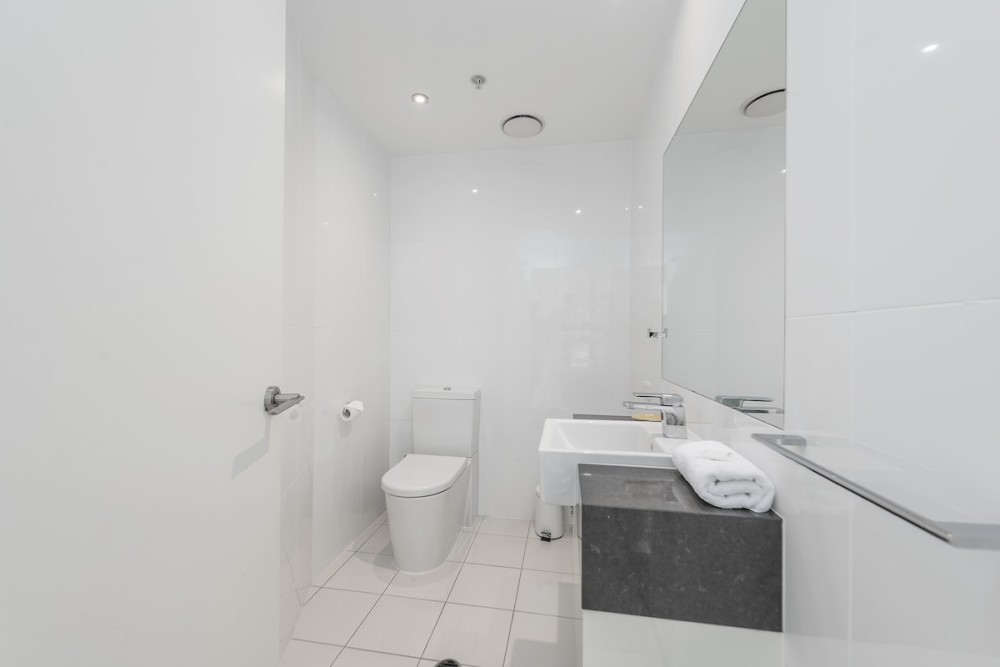 Luxury Sub Penthouse at Beach on Sixth — photo 29