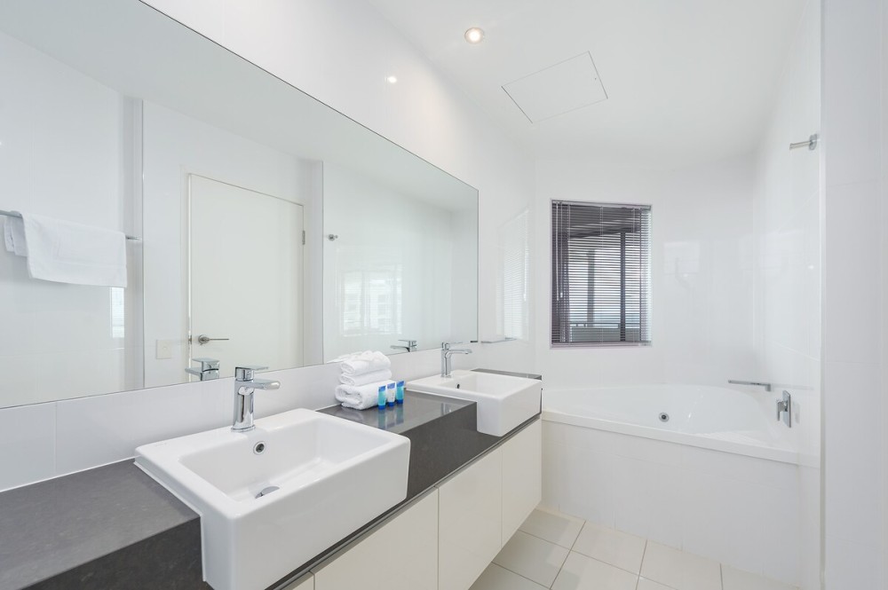 Luxury Sub Penthouse at Beach on Sixth — photo 28