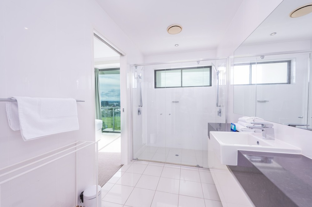 Luxury Sub Penthouse at Beach on Sixth — photo 27