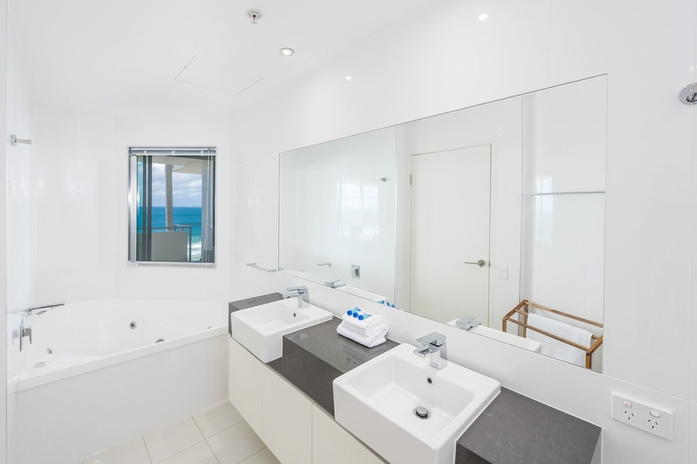 Luxury Sub Penthouse at Beach on Sixth — photo 18