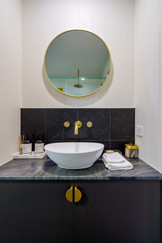 The Hideaway - Chic Farmhouse, 15min to Beaches — photo 18