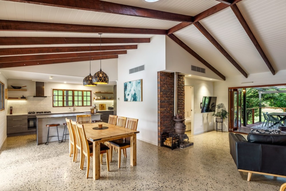 The Hideaway - Chic Farmhouse, 15min to Beaches — photo 34