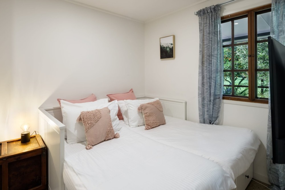 The Hideaway - Chic Farmhouse, 15min to Beaches — photo 10