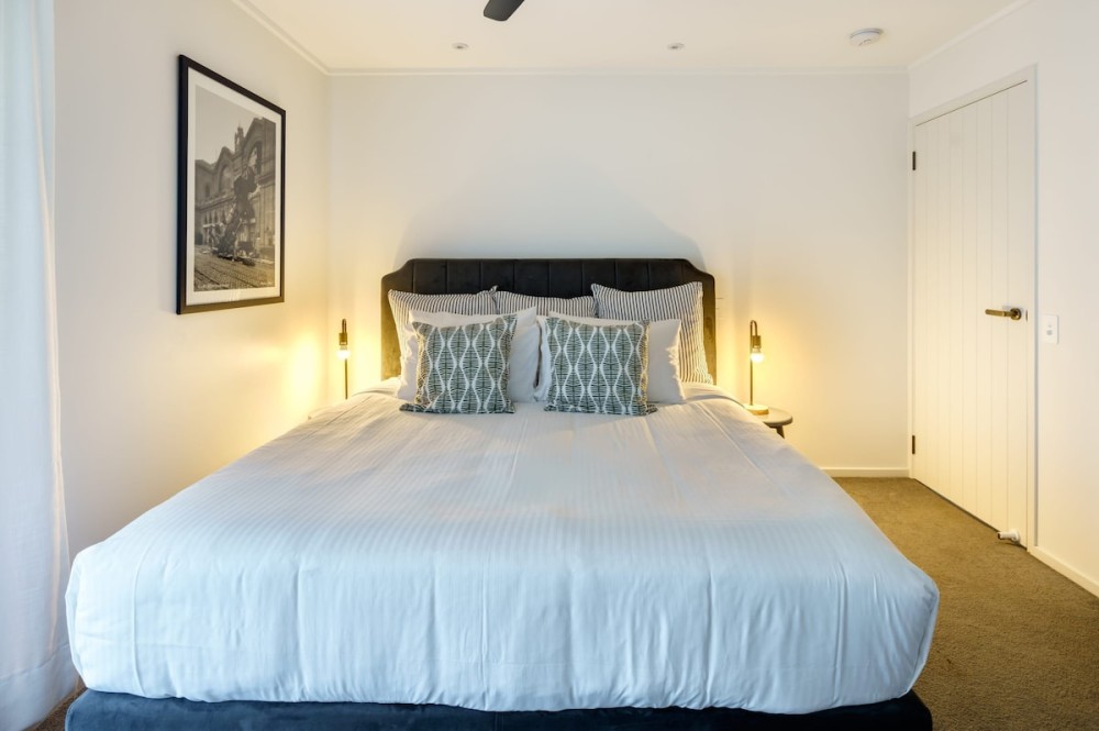 The Hideaway - Chic Farmhouse, 15min to Beaches — photo 8