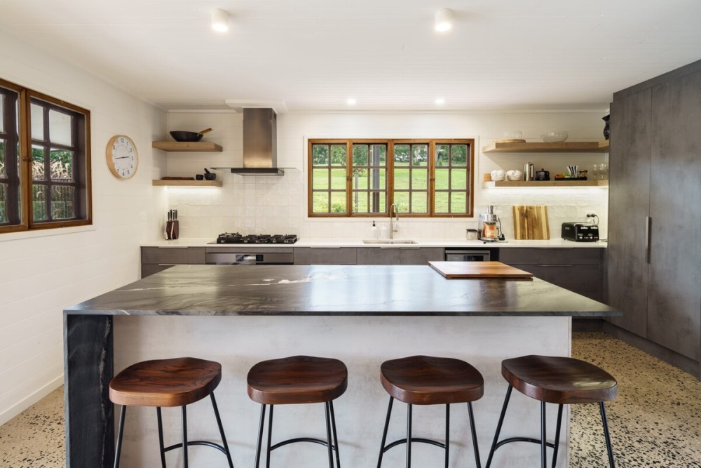 The Hideaway - Chic Farmhouse, 15min to Beaches — photo 4