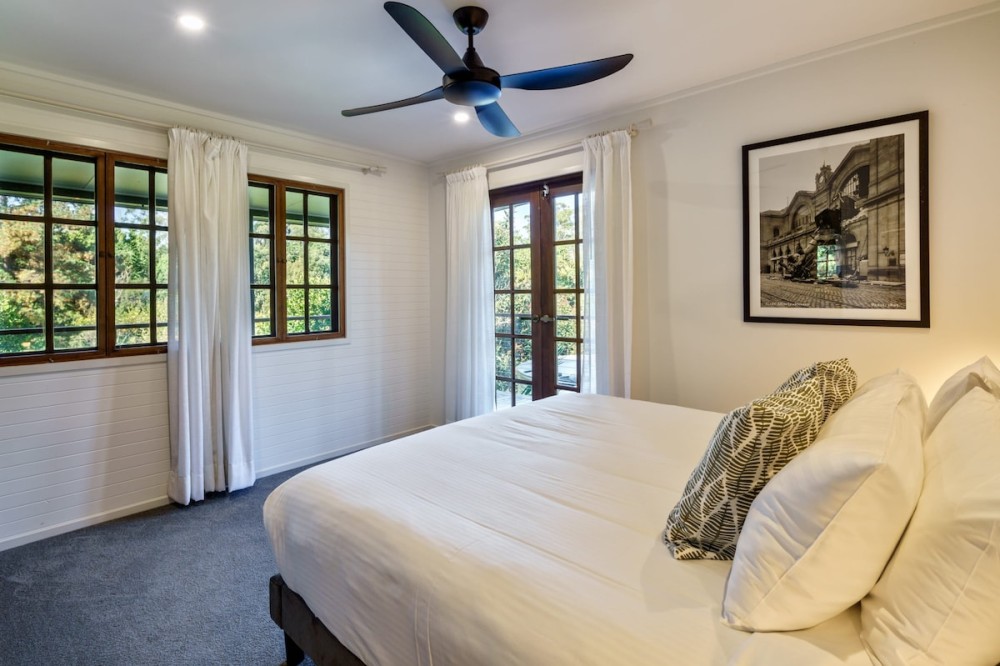 The Hideaway - Chic Farmhouse, 15min to Beaches — photo 9