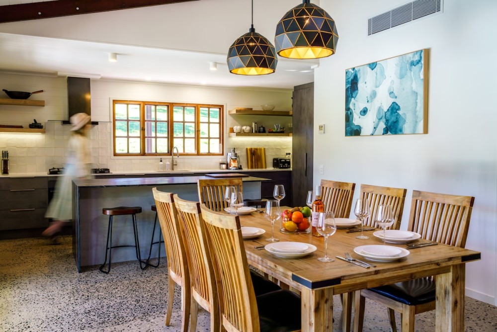 The Hideaway - Chic Farmhouse, 15min to Beaches — photo 7