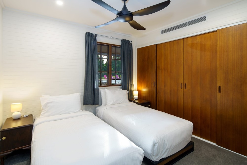 The Hideaway - Chic Farmhouse, 15min to Beaches — photo 13