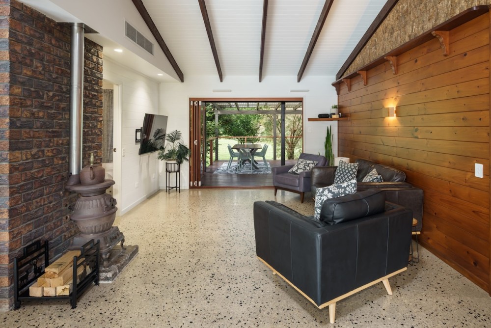 The Hideaway - Chic Farmhouse, 15min to Beaches — photo 1