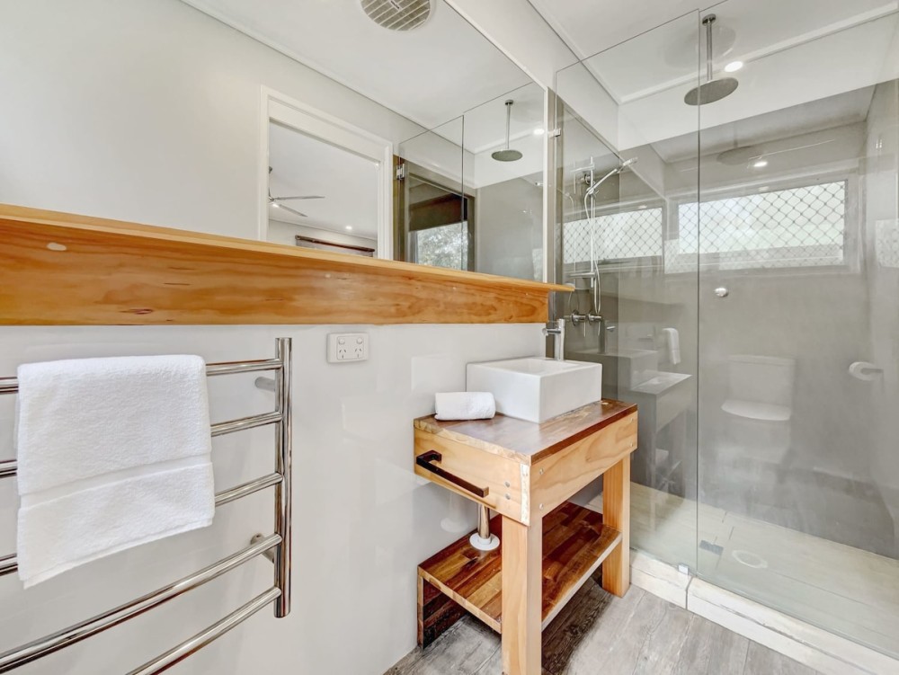 Emerald Springs Escape, Pool & Tennis Court — photo 15