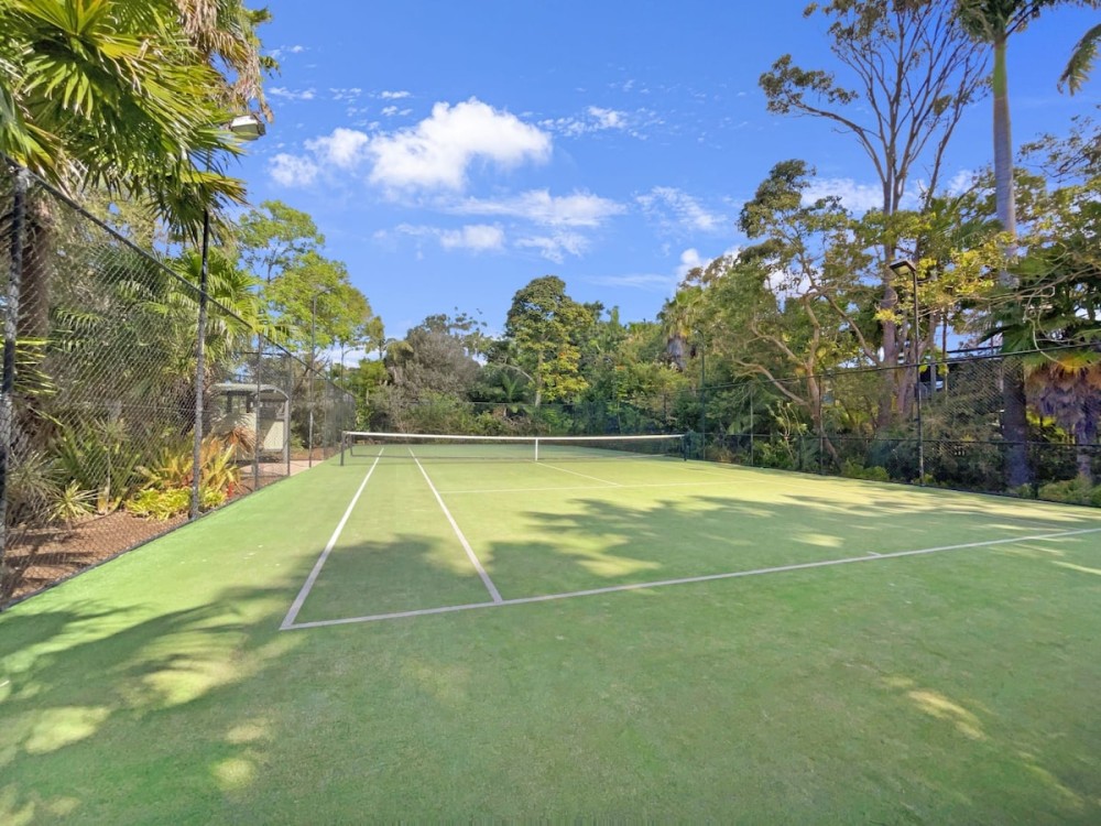 Emerald Springs Escape, Pool & Tennis Court — photo 17