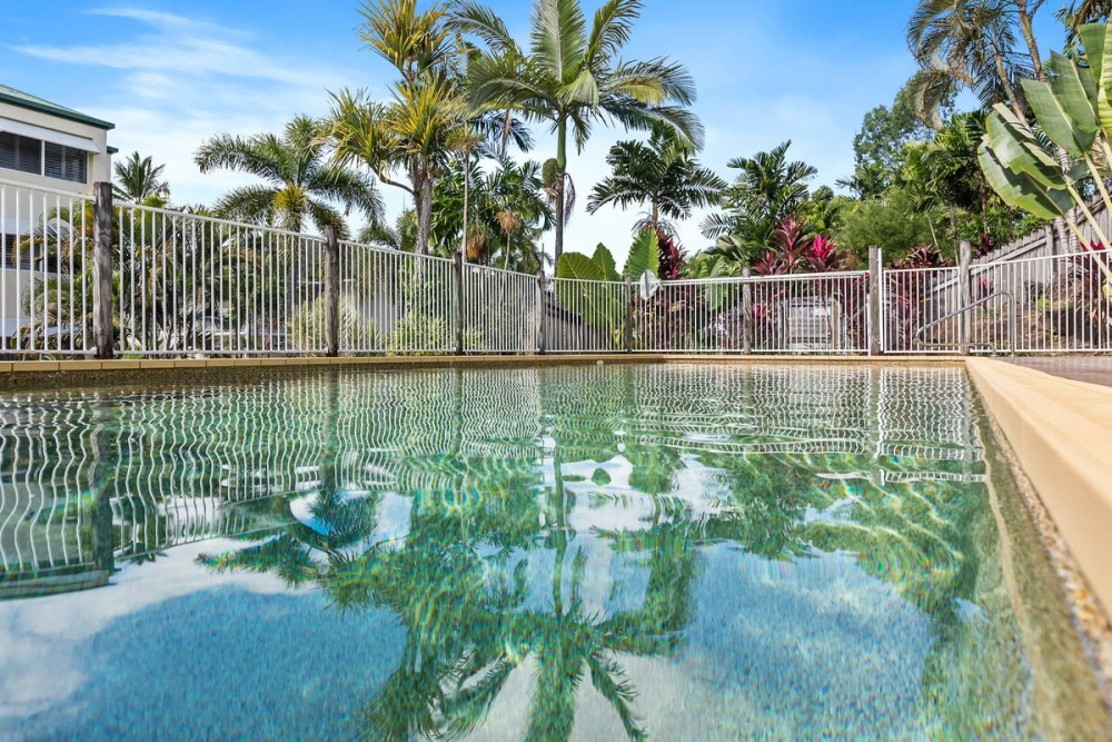 Palm + Sea I 20m to Trinity Beach I Pool I Wi-Fi — photo 45