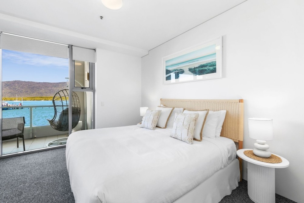 Luxe Waterfront I Sofa Bed I Pool, Gym & Sauna — photo 7