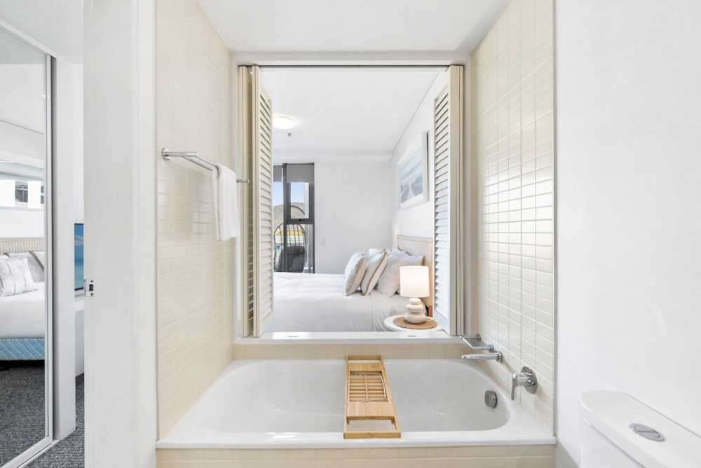 Luxe Waterfront I Sofa Bed I Pool, Gym & Sauna — photo 8