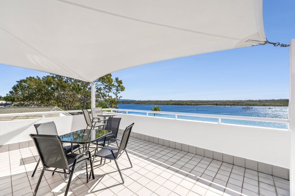 Noosaville- Penthouse -step out to the river — photo 10