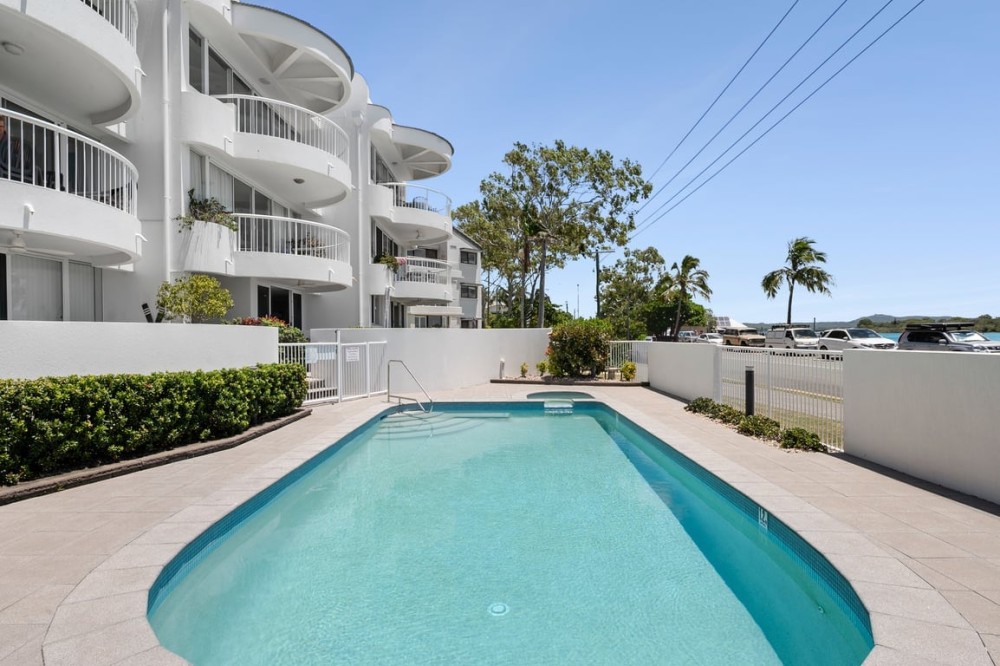 Noosaville- Penthouse -step out to the river — photo 12