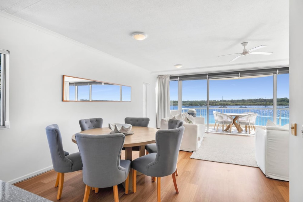 Noosaville- Penthouse -step out to the river — photo 3